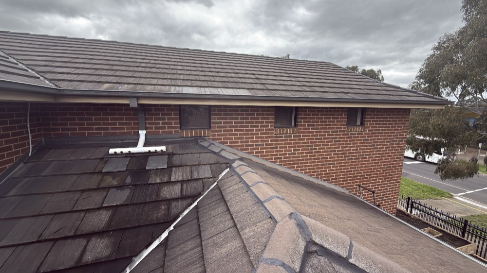 Downpipe spreader positioned so relocation was recommended, found during a defect investigation in Mernda, 20 km from Mickleham